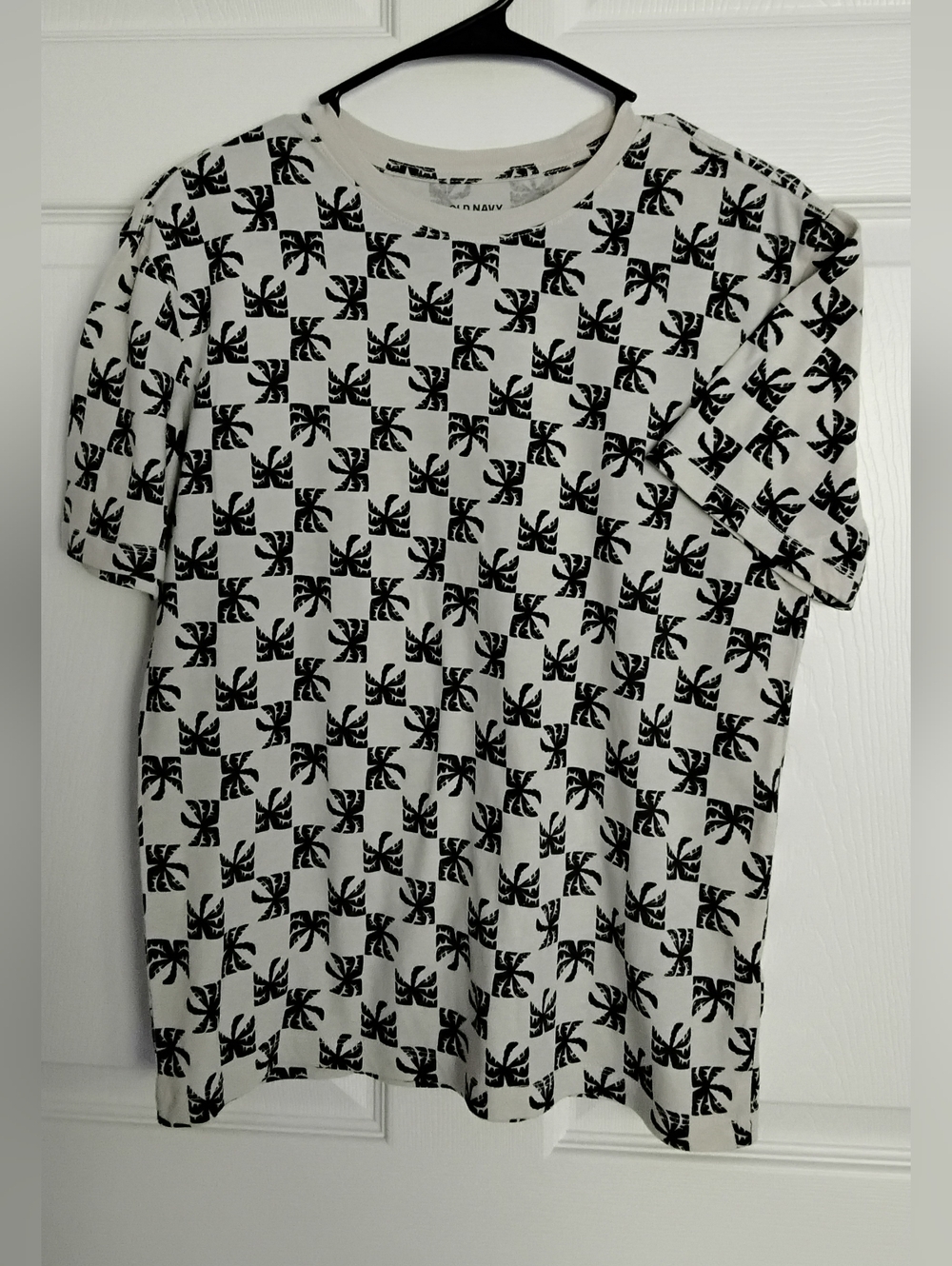 Boys Old Navy  Tan Tee with Black Geometric Leaf Print